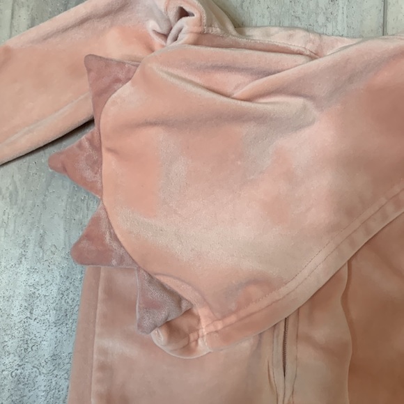 🌺 4/$20 🌺 6-9 month Old Navy Dino sleeper - Picture 3 of 6